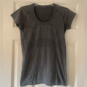 Lulu Lemon Women's Gray Short Sleeve Top